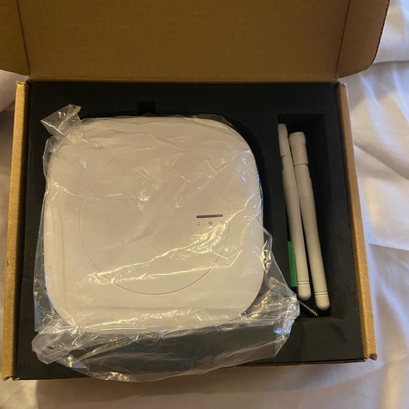 LoRaWAN Gateway - Picture 2 of 2